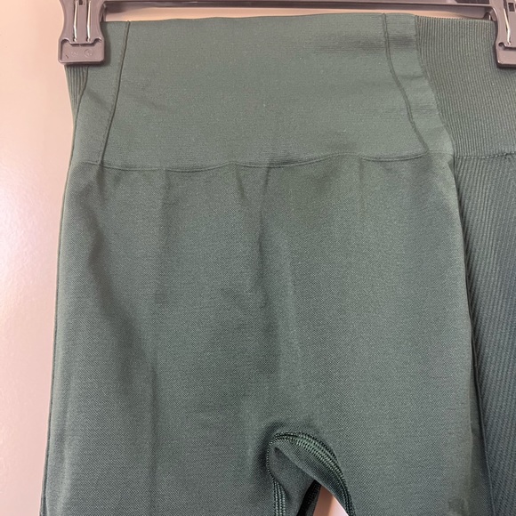 NWOT YPB seamlessCORE 7/8 Legging - Picture 5 of 5